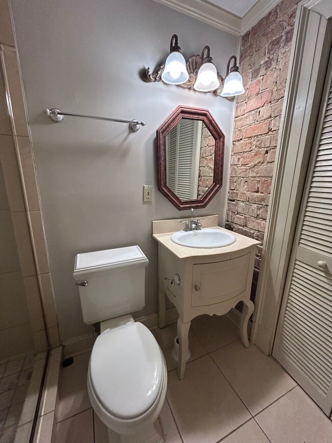 Building Photo - 635 Myrtle St NE