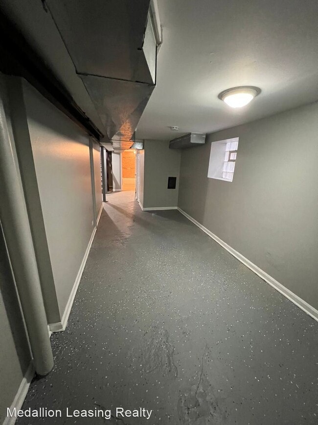 Building Photo - 4 br, 2 bath House - 7312 S Oakley Ave