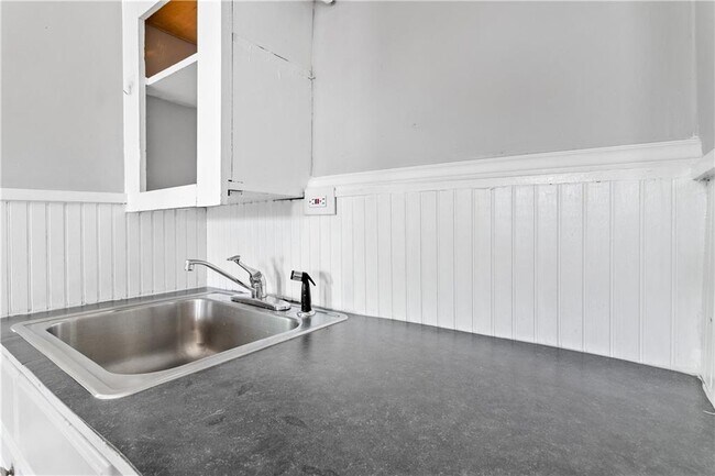 Building Photo - 291 Maple Ave