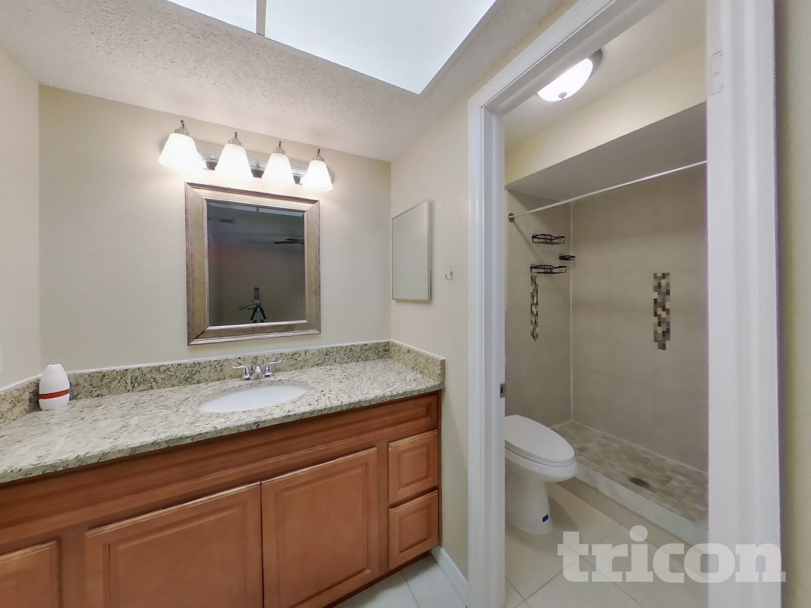 Building Photo - 842 Benchwood Ct