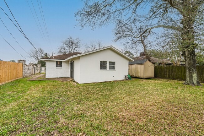 Building Photo - 15222 Wickbriar Dr