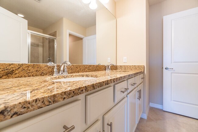 Building Photo - Beautiful Energy Efficient 3/2.5 Townhome ...