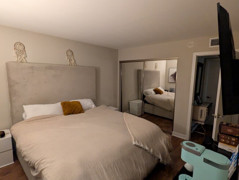 Building Photo - 1265 N Crescent Heights Blvd