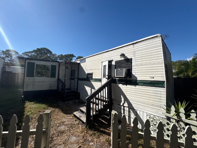 Building Photo - 4115 Aurora Rd