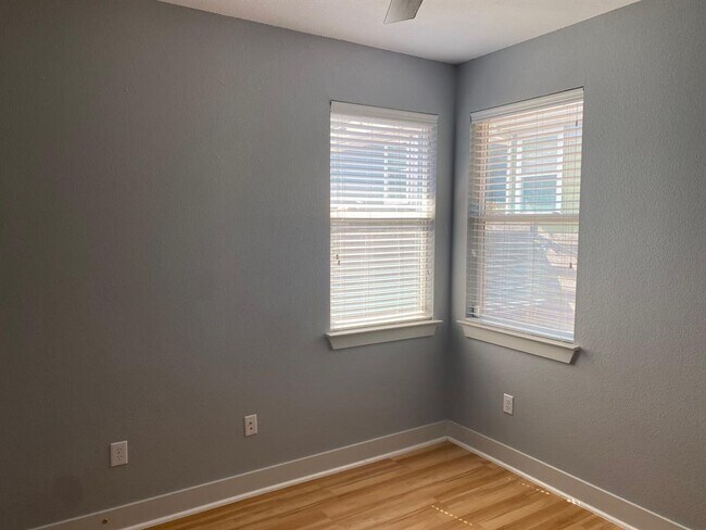 Building Photo - 7205 Tybalt St