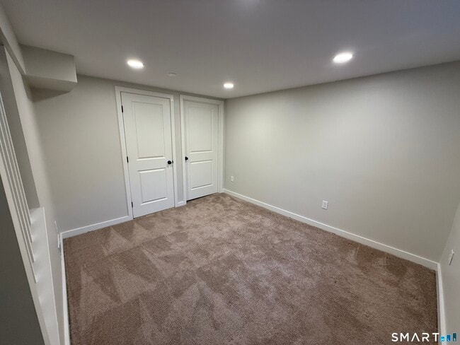 Building Photo - 38 Elmhurst Cir