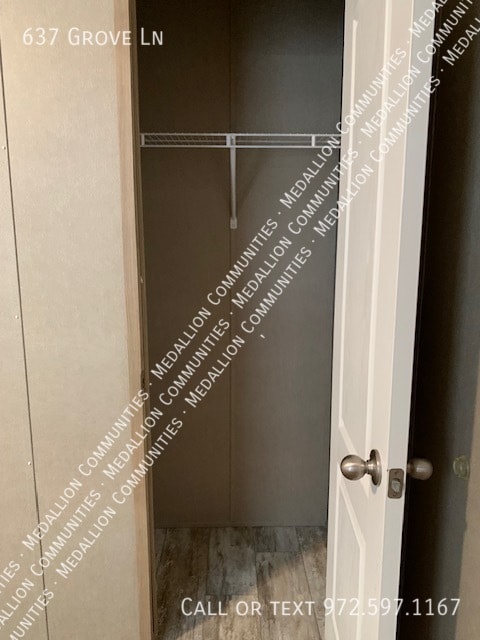 Building Photo - 637 Grove Ln