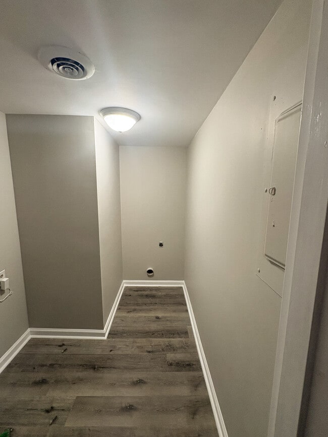 Building Photo - 1100 Skyland Dr