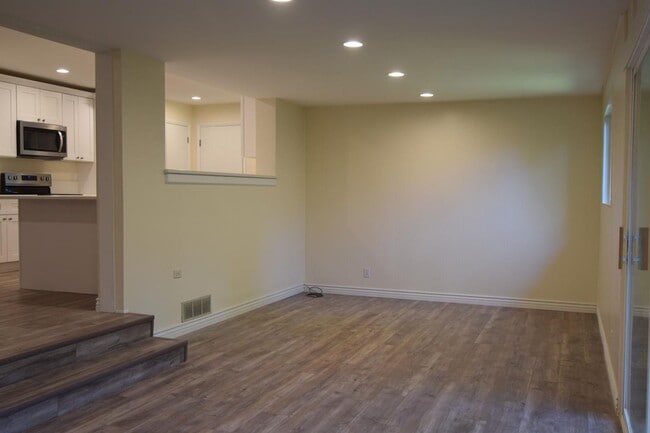 Building Photo - 95 W 600 N