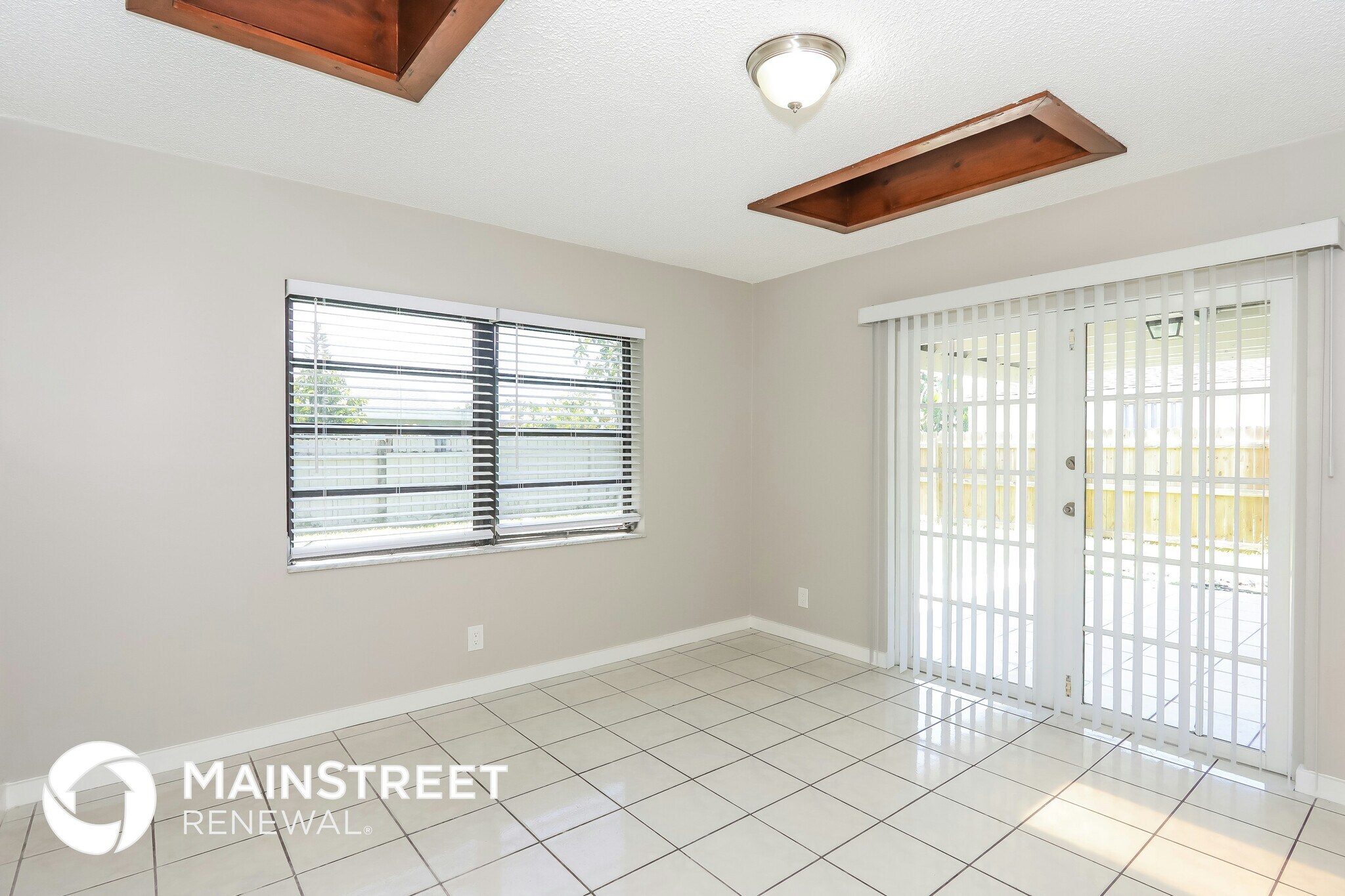 Building Photo - 4977 SW 11th Pl