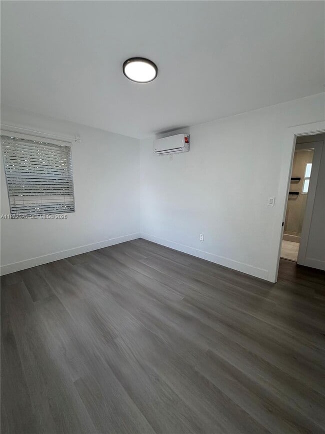 Building Photo - 11 Sidonia Ave