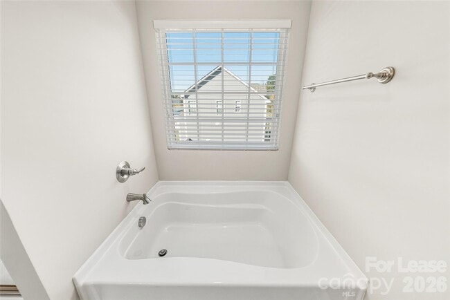 Building Photo - 11507 Vly Oaks Ln