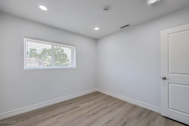 Building Photo - 8312 Huxley St