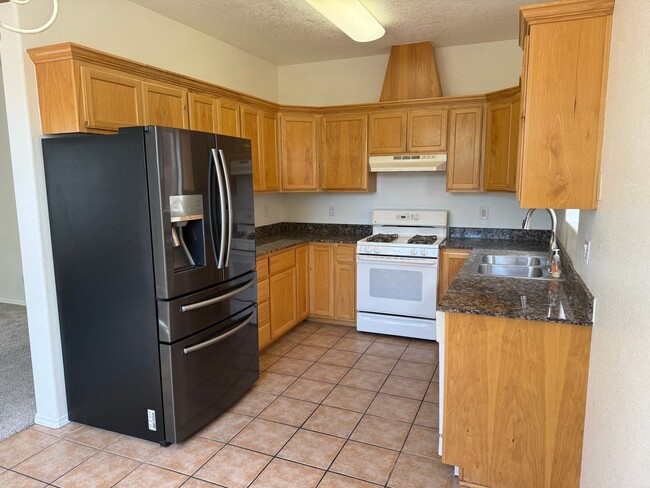 Building Photo - Charming 3-bedroom, 2.5-bathroom home