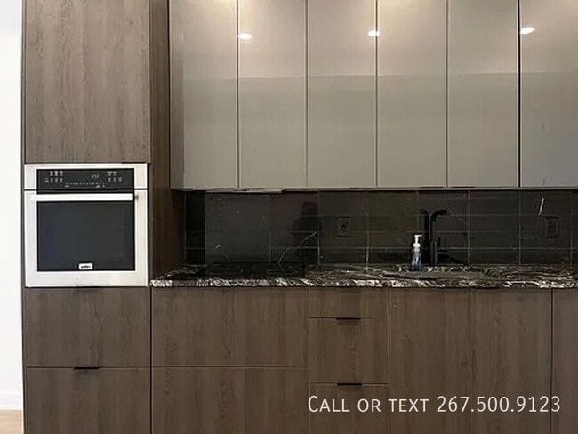 Building Photo - 1306 N Front St