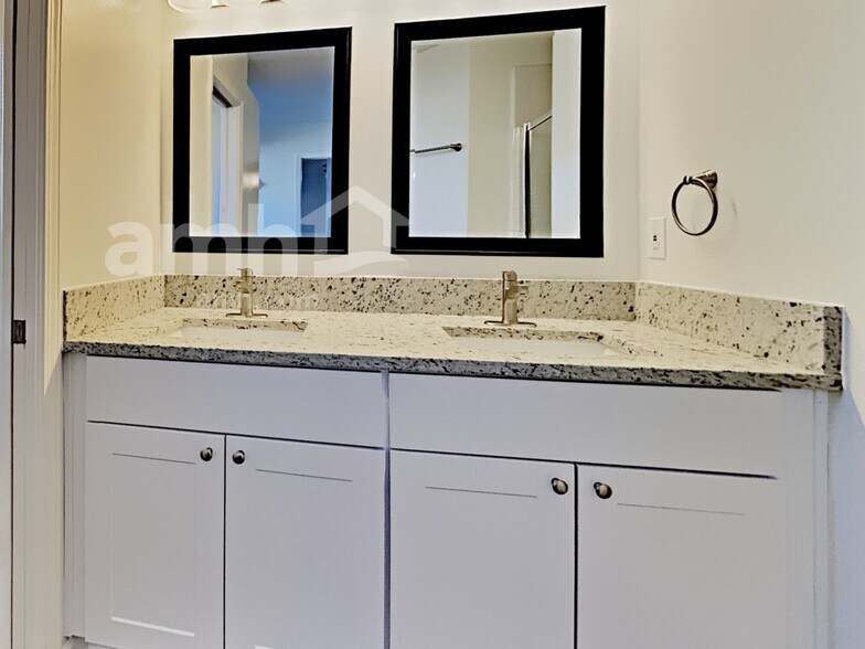 Building Photo - 3766 Woodbriar Dr