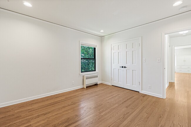 Building Photo - 3238 NE 94th St