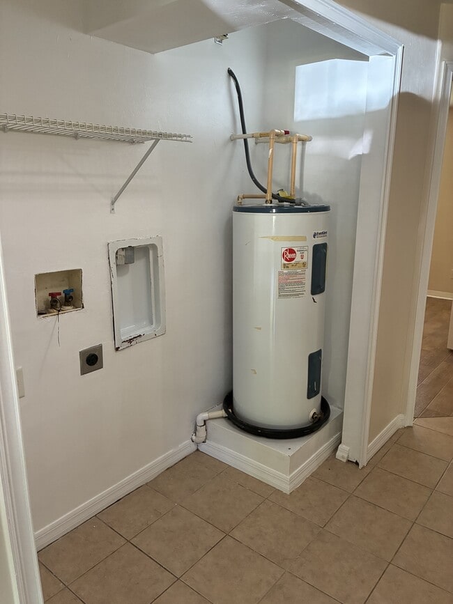 Building Photo - 6079 E Quitman St