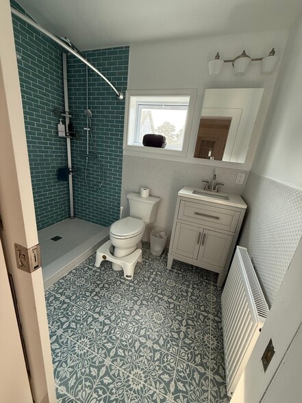 Building Photo - 96 Munroe St