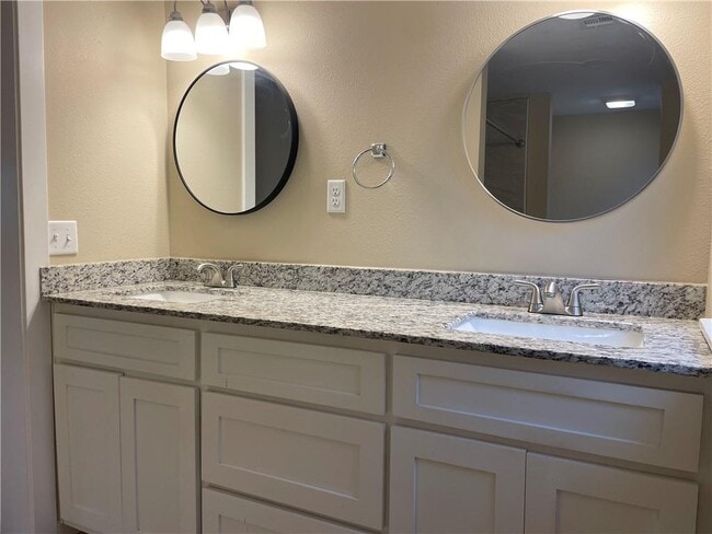 Building Photo - 4600 E Huntsville Rd