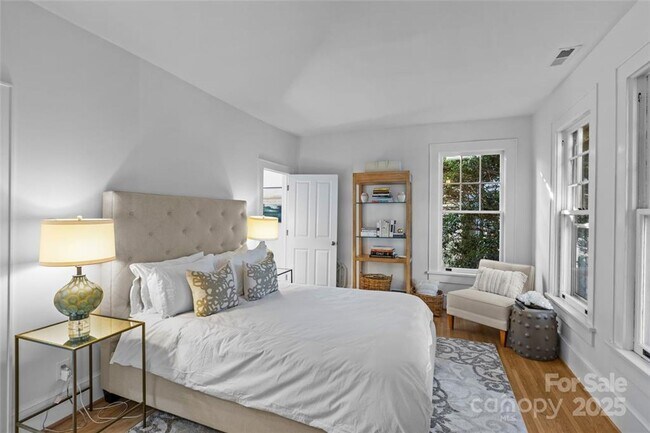Building Photo - Myers Park - T.R. Lawing Realty, Inc