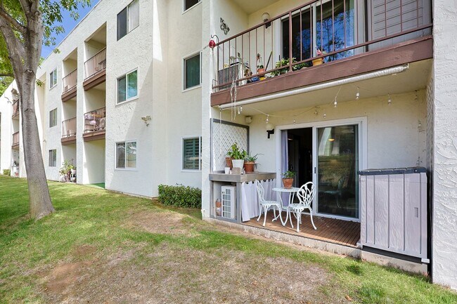 Building Photo - Beautiful 2 Bed, 2 Bath Condo in 62+ Community – Furnished or Unfurnished