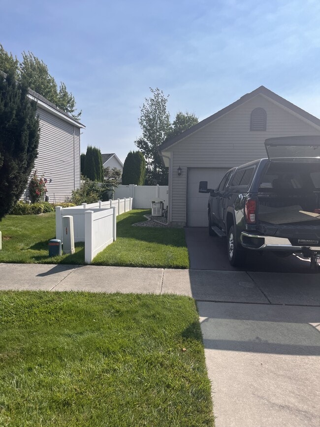 Building Photo - 8182 N Brookside Dr