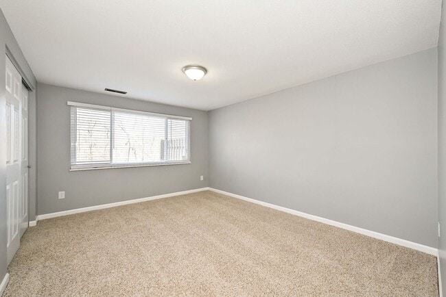 Building Photo - 3 Bedroom Manchester Condo