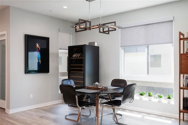 Building Photo - 614 Malibu