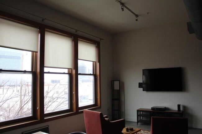 Building Photo - 2502 Live Oak St