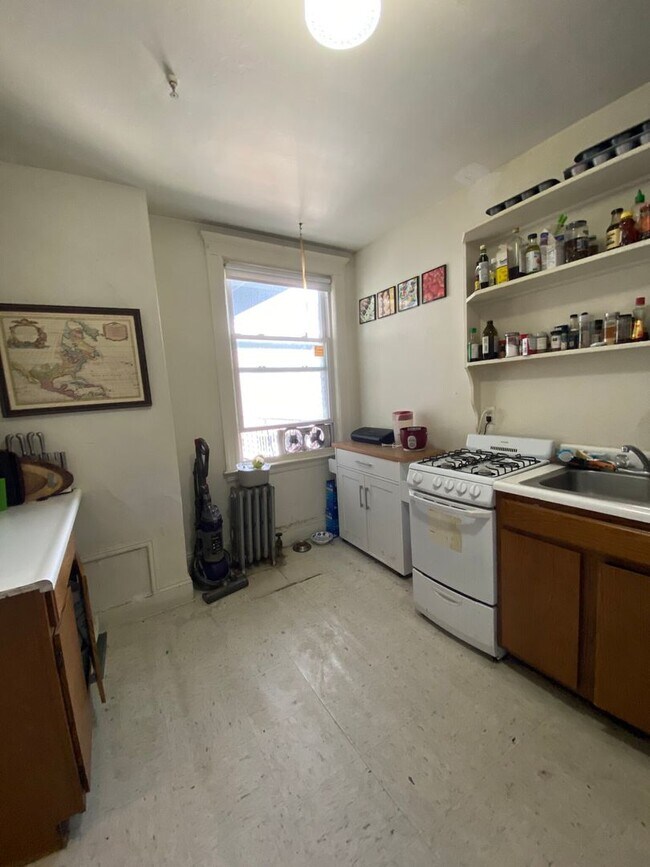 Building Photo - No Brokers Fee, No Security Deposit, Heat,...