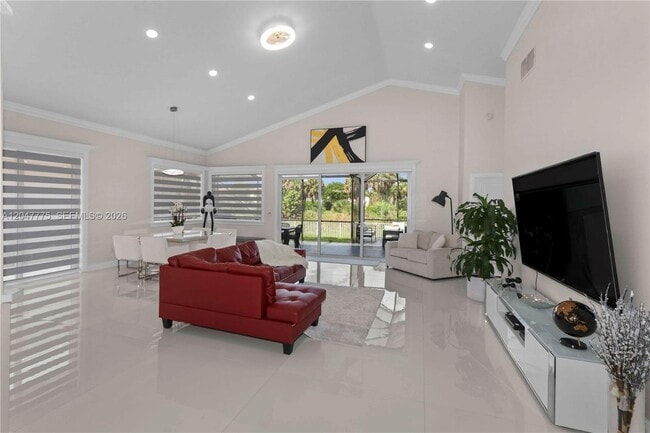 Building Photo - 1530 Lacosta Dr W