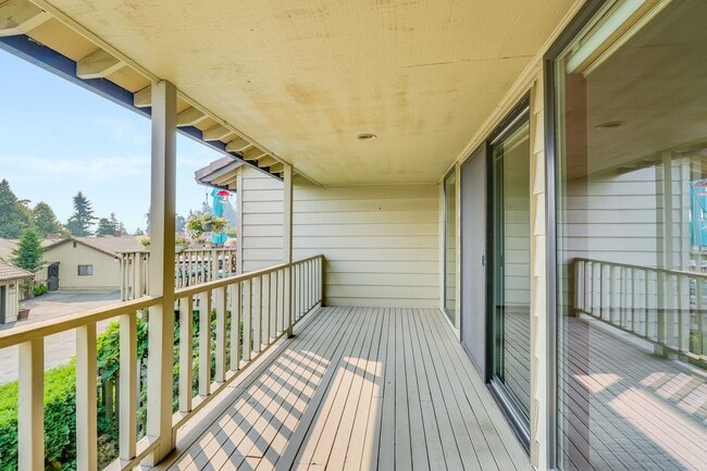 Building Photo - 6270 Preakness Way