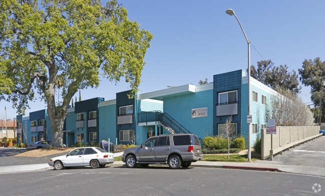 Building Photo - Peacock Court Apartments