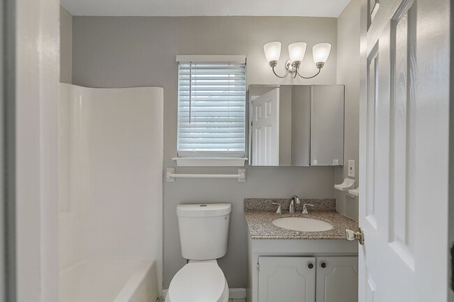 Building Photo - Gorgeous Family Home in Summerville!