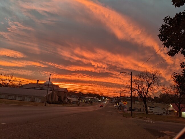 Building Photo - 408 E McKay St