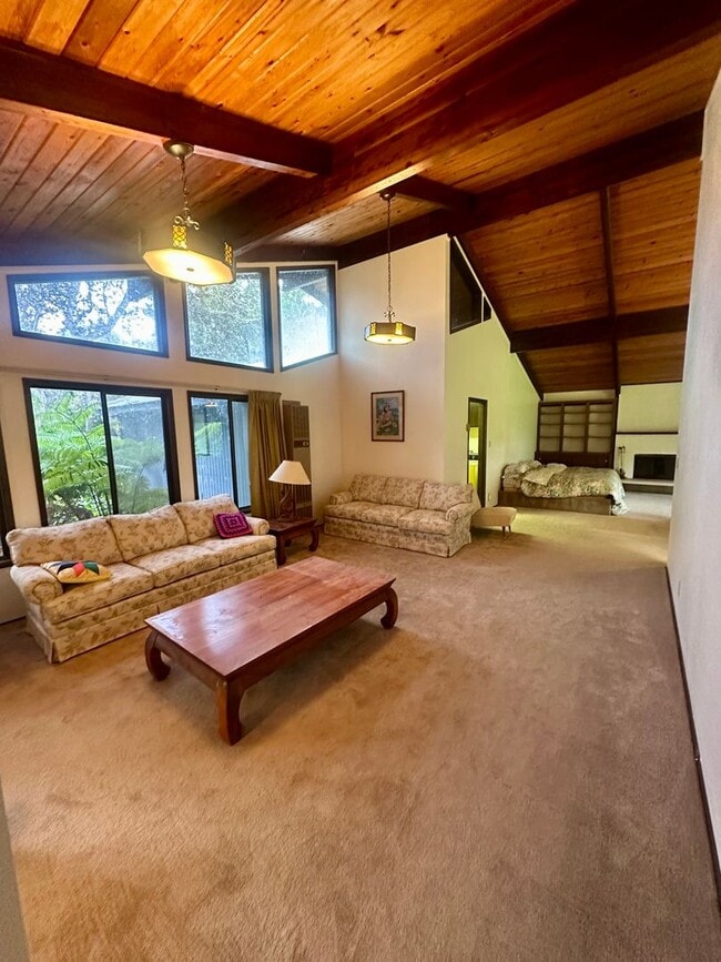 Building Photo - Volcano Golf Course - 3 Bedroom Home