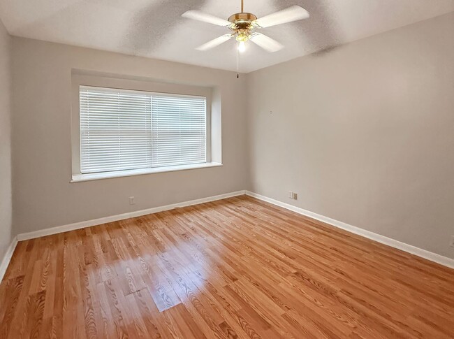 Building Photo - Charming 4-Bedroom Home