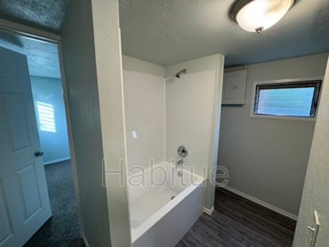 Building Photo - 2318 W Targee St