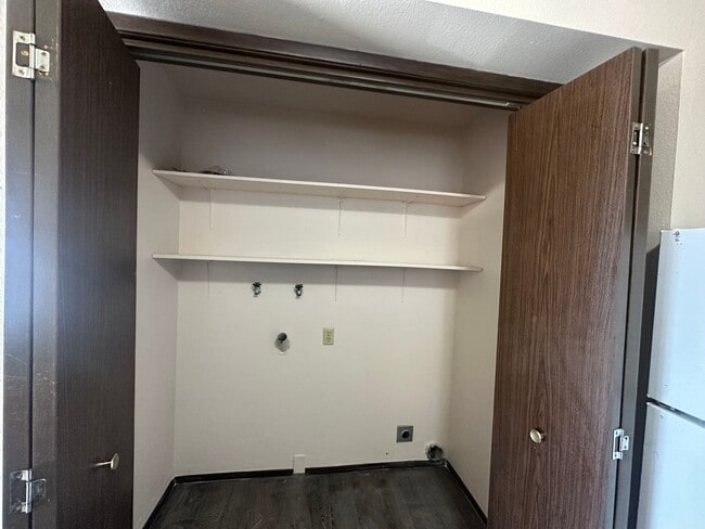 Building Photo - 2bdrm, 1 bath apartment in Moyina Heights. Water,sewer & garbage included