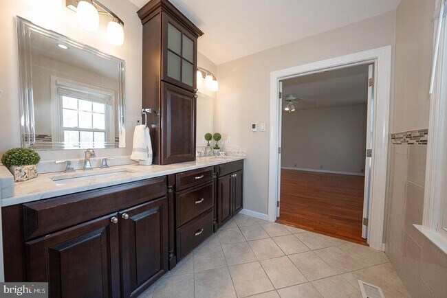 Building Photo - 1099 Armstrong Ct