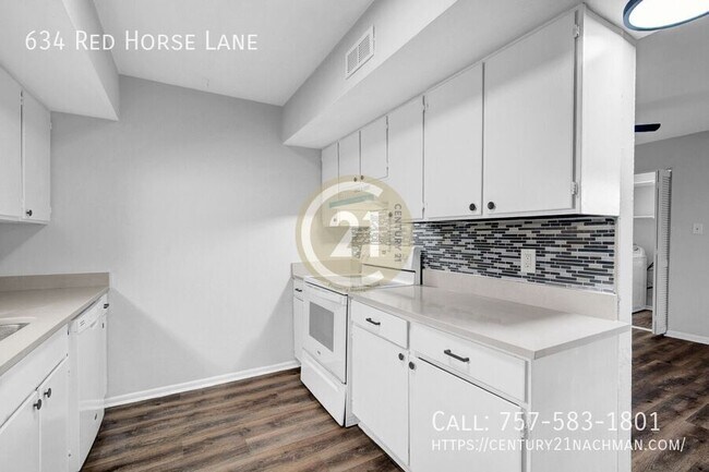 Building Photo - 634 Red Horse Ln