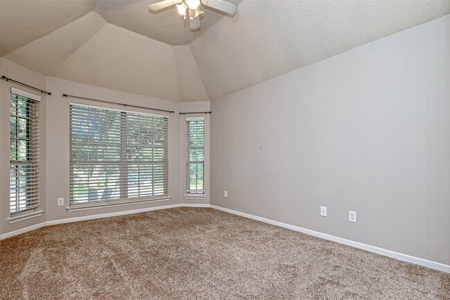 Building Photo - 11011 Sprucedale Ct