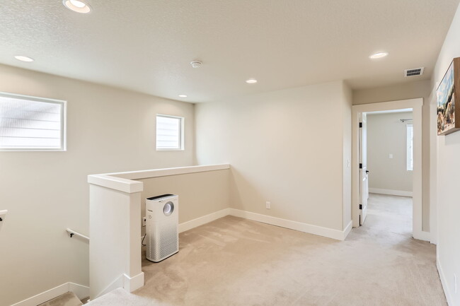 Building Photo - 12967 SW River Terrace Blvd