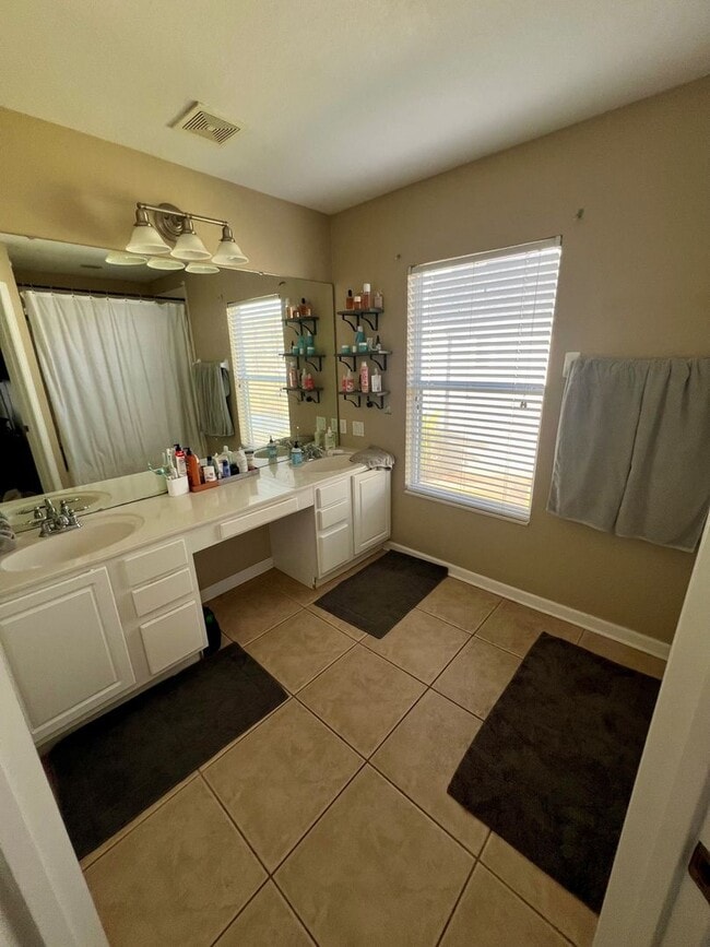 Building Photo - 3 Bedroom, 2.5 bath in Waterford Lakes ...