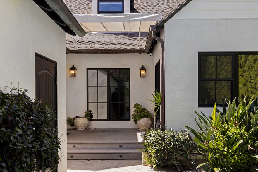 Building Photo - 4316 N Clybourn Ave