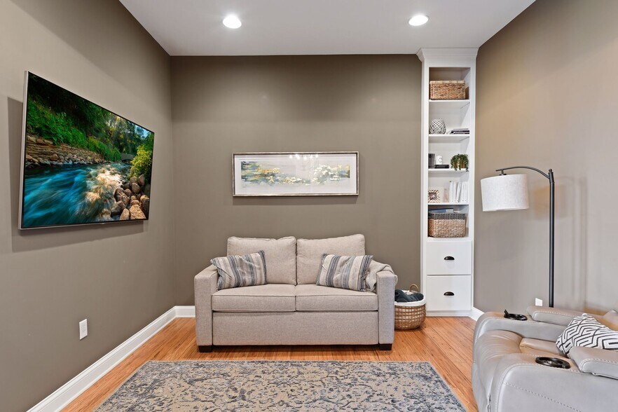 Office/Den - 875 Lake St N
