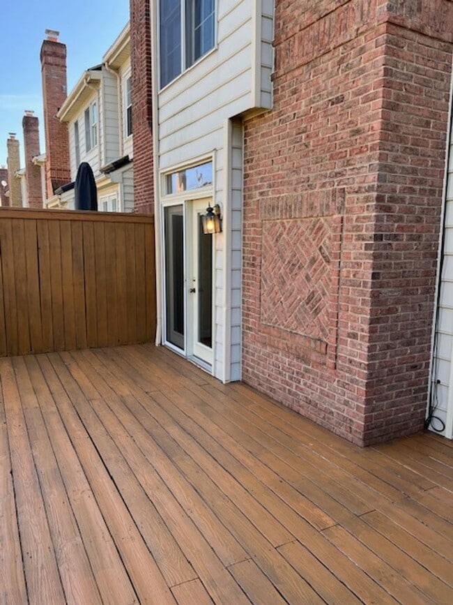 Building Photo - LUXURIOUS MAGRUDER BUILT TOWNHOME
