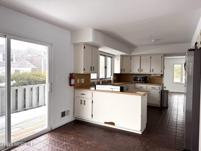 Building Photo - 16 Corlies Ave