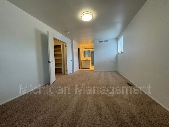 Building Photo - 3324 Bluett Rd
